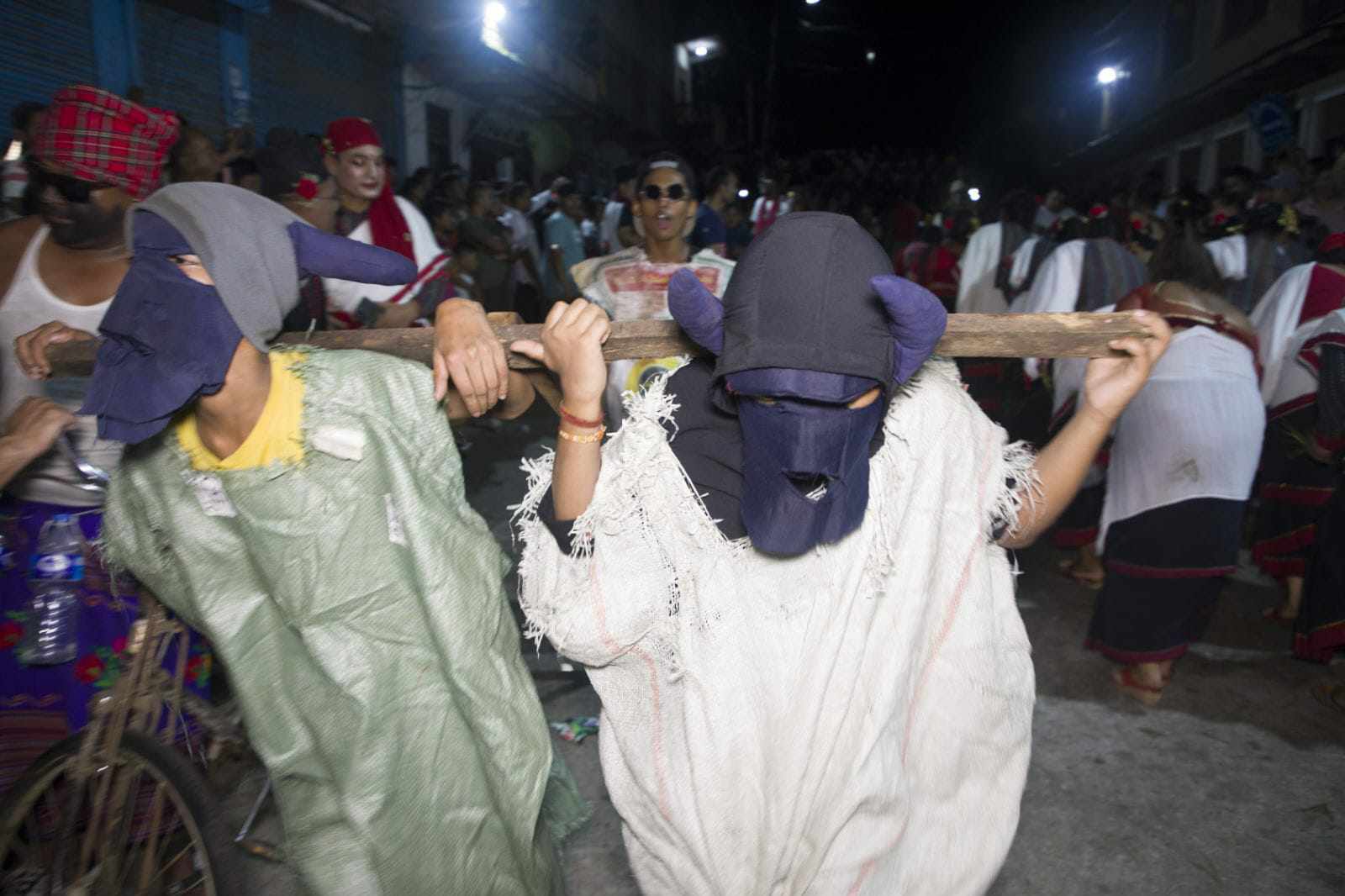 गोरखा, आरुघाट : दृश्यमा परम्परागत रुपमा सञ्चालनमा आइरहेको रोपाईं जात्रा