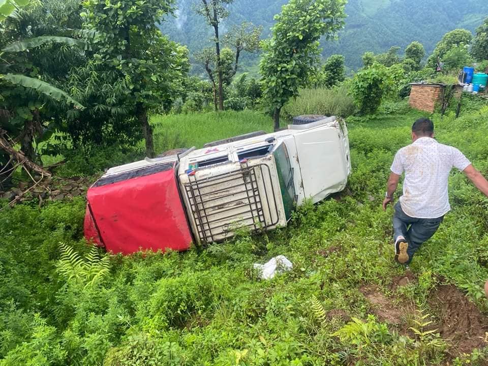 धादिङमा जीप दुर्घटना